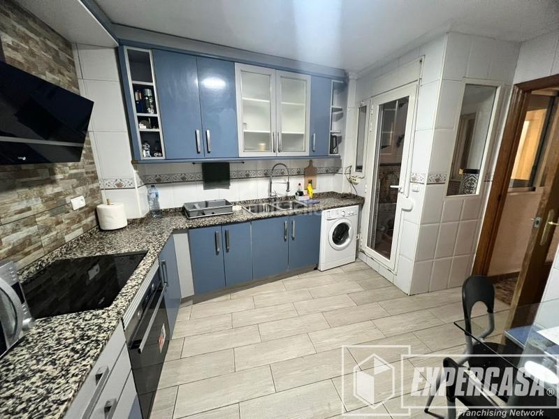 Foto e869fd37-b6f0-45dc-83ee-d3513068e5b3. Casa amb aparcament a Alaquàs