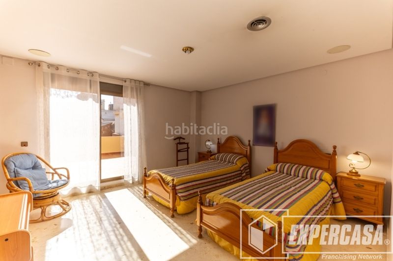 Foto d0e3ba3e-2c65-4f1e-8dd3-abeb02752c87. House with parking pool in Alaquàs
