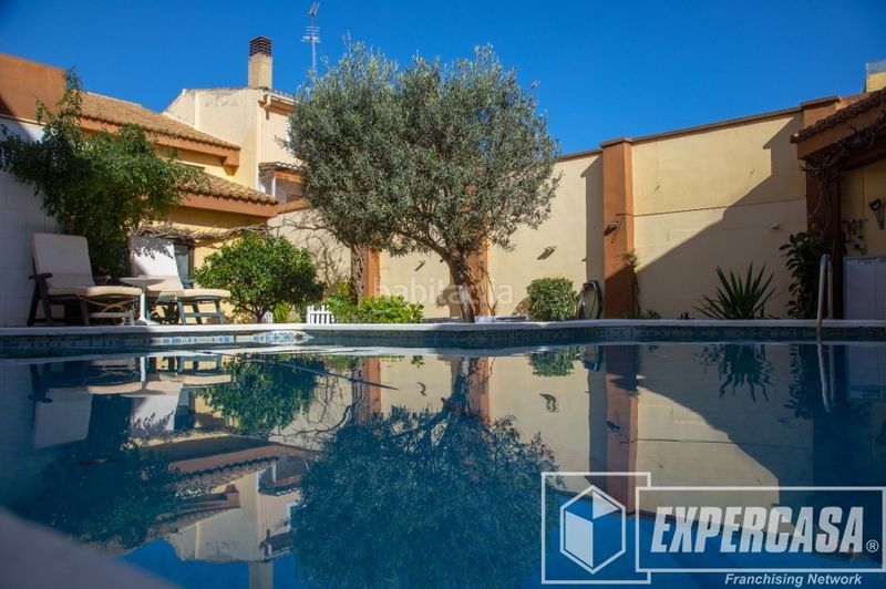 Foto e79ebd53-5f6a-443c-a5ff-06b9e4f98f63. House with parking pool in Alaquàs