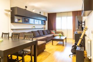 Zweistckige Wohnung  Avenida onze de septiembre. Dplex con terraza en la llagosta