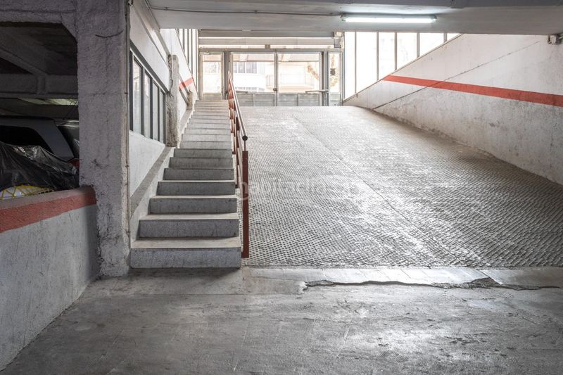 Foto a6c1ba69-e002-47f1-bcfc-b31269ca581c. Autoparkplatz in Llagosta (La)