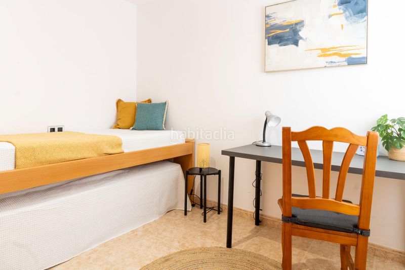 Foto e391d333-562c-4ab0-b0af-e28c1a7afa14. Pis a carrer formentera 10 a Els Pins Blanes
