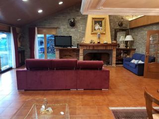 Chalet  De la coromina. Chalet con 4 habitaciones con parking