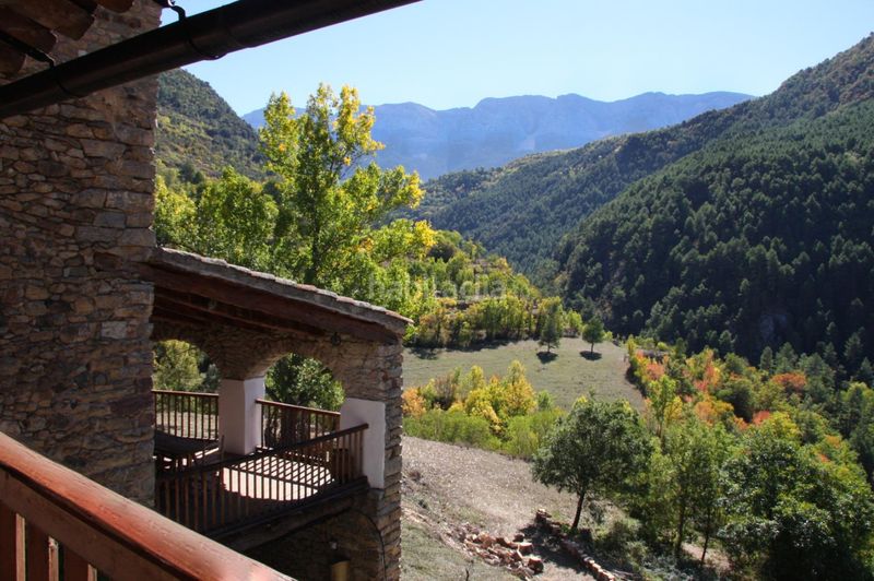 Foto 3f4dbbb1-b070-40db-a40d-37b5fc43f35b. Masia amb calefacció aparcament a Arsèguel