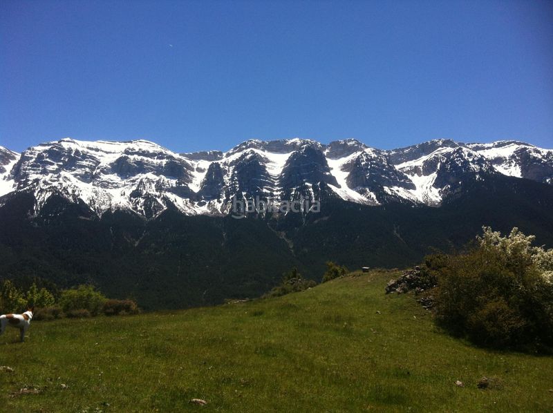 Foto 4404c2ba-50e0-4042-9d7b-6b56b4a2a2d8. Masia amb calefacció aparcament a Arsèguel