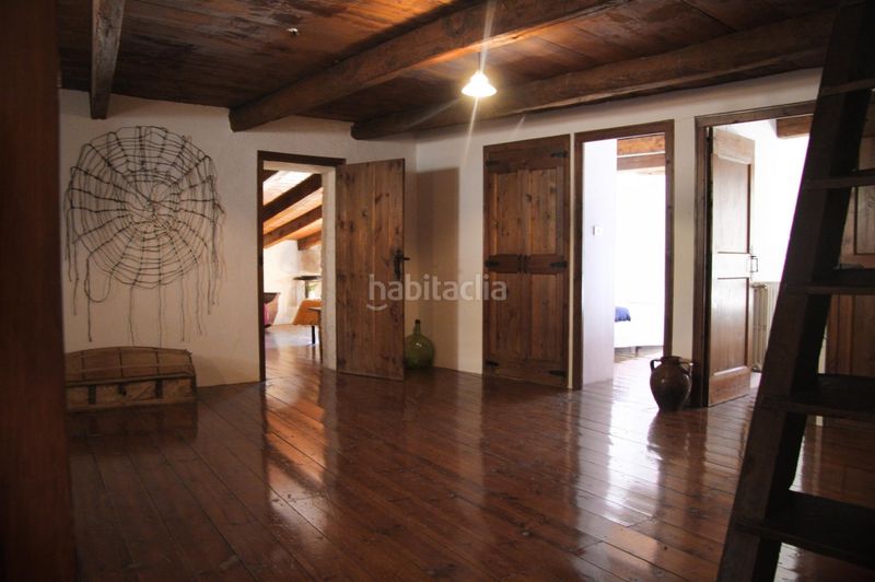 Foto bf0cf1b3-d9e6-439f-ac84-01409c2d2269. Masia amb calefacció aparcament a Arsèguel