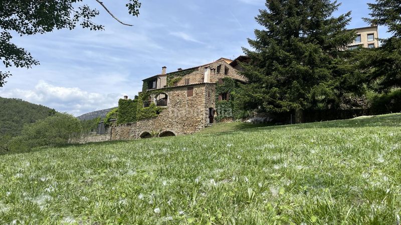 Foto c165a184-e755-4db4-9693-e90002a78da0. Masia amb calefacció aparcament a Arsèguel