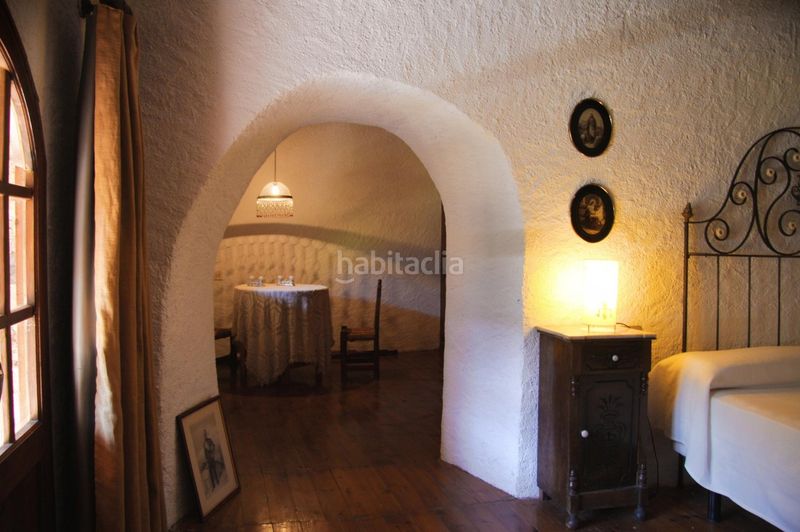 Foto e1668af0-26b7-4929-a4ff-445771764339. Masia amb calefacció aparcament a Arsèguel