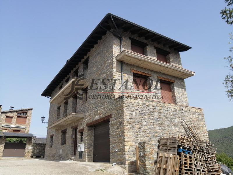 Foto 4e319d40-117e-401d-a1c3-5b1277f11047. House with heating parking in Montferrer i Castellbò