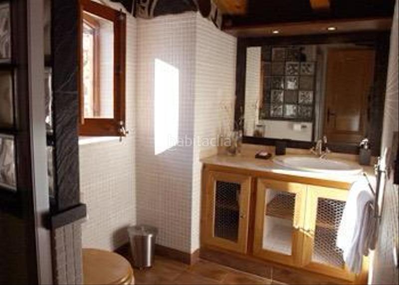 Foto 2a95fac1-07ad-46cb-8a2e-2f8b692de949. Masia amb calefacció aparcament a Cava