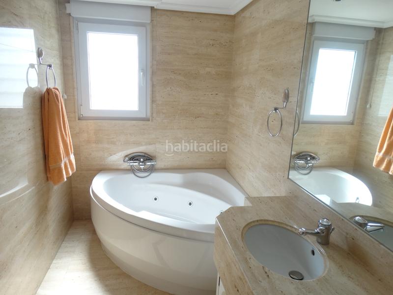 Foto 43ccd7c0-9a2b-46aa-88ac-8e3bfee47be0. Casa adosada domus desarrollos inmobiliarios vende chale muy céntrico, en el parque del ferial en Guadalajara