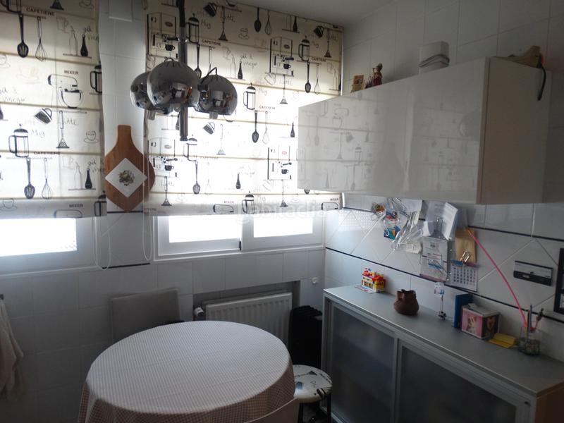 Foto b89965fd-32fa-4f2a-b36a-69c583fa3c8e. Casa adosada domus desarrollos inmobiliarios vende chale muy céntrico, en el parque del ferial en Guadalajara