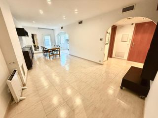 Flat  Carrer de la pietat. Piso con balc�n, moderno, entorno natural y finca tranquila