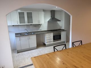 Pis  Carrer de la pietat. Piso con balcón, moderno, entorno natural y finca tranquila