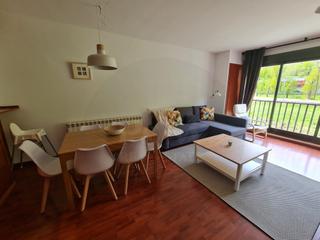 Rent Apartment in Les. Apartamento con vistas situado en les.