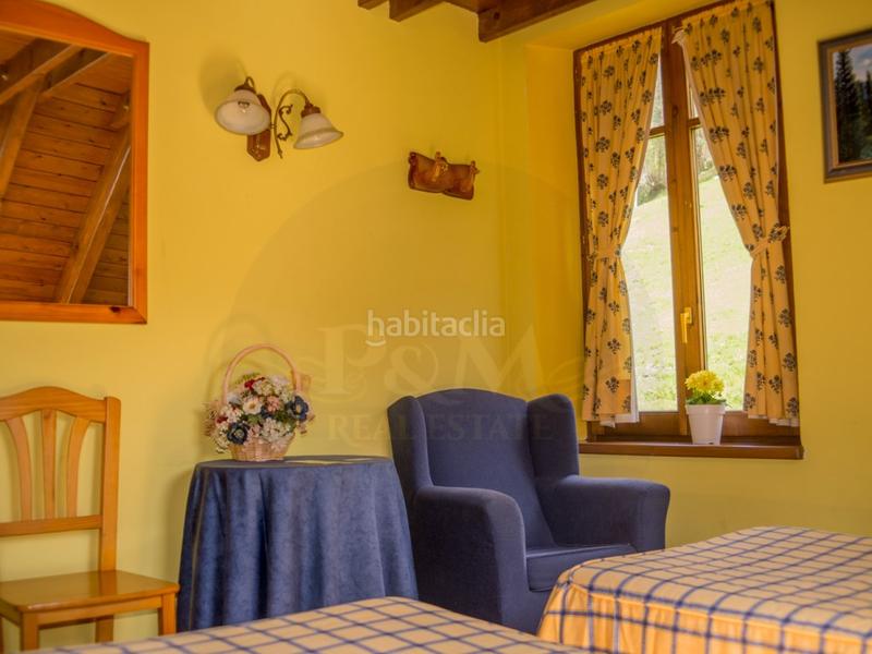 Foto e40affb8-78c3-4c8d-981e-30ebcfe7f3f5. Alquiler local comercial casa aranesa con habitaciones luminosas situada y destinada actualmente a pension. pension alquiler de habitaciones tempor en Les