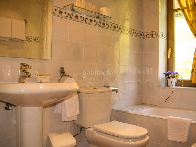 Foto f4252172-16fe-4f30-944a-b69c5045dbbd. Alquiler local comercial casa aranesa con habitaciones luminosas situada y destinada actualmente a pension. pension alquiler de habitaciones tempor en Les