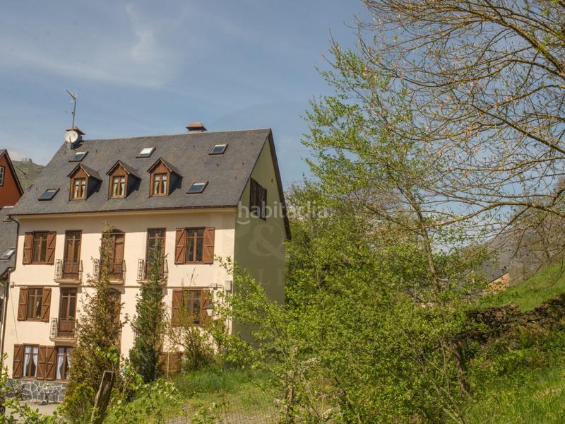 Foto 17210e07-d020-405e-9506-f5b96c59fe82. Location local commercial dans Les