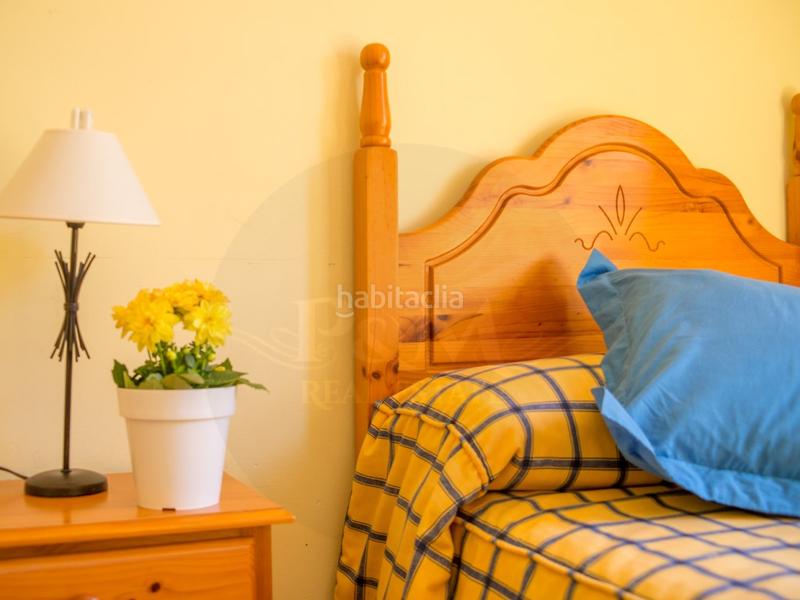 Foto 6e585c68-48ae-4020-be84-62966a7c6689. Location local commercial dans Les