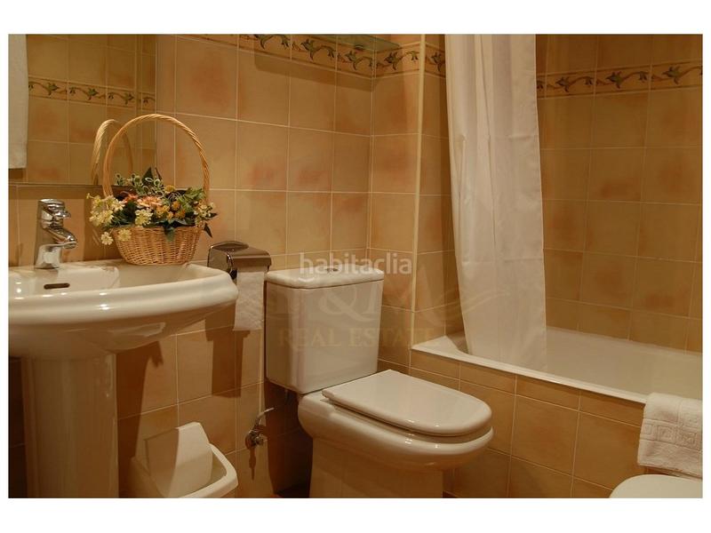 Foto 7bbbfa1e-ae23-4cbc-86bf-c4a679d794e1. Location local commercial dans Les