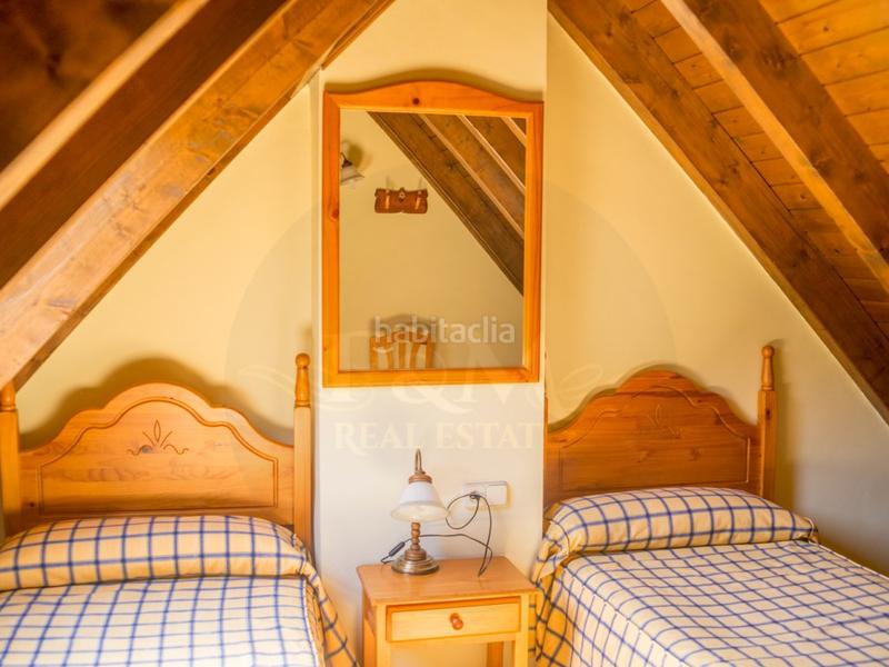 Foto 8cec94f5-078f-4f5d-abbe-1cc0475c4512. Location local commercial dans Les