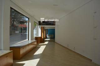 Lloguer Local Comercial a Cervantes 23. Local comercial haciendo esquina 90 m2 excelente ubicación