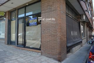 Alquiler Local Comercial  Padre segundo. Local comercial en esquina junto a la iglesia