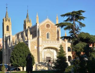 Pis a Jerónimos. Vivienda de lujo en barrio jerónimos