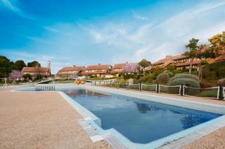 Rent Towny house  Calle de fanlo. Descubre tu nuevo hogar: amplitud, confort y exclusividad en una
