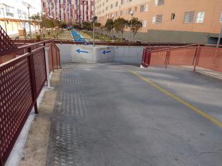 Parking coche en Calle la reina de áfrica 12. Plaza de garaje en valdespartera.