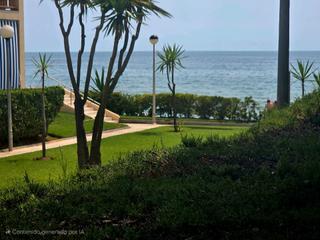 Planta baja  Passeig marítim de masia blanca. Planta baja en primera línea de mar