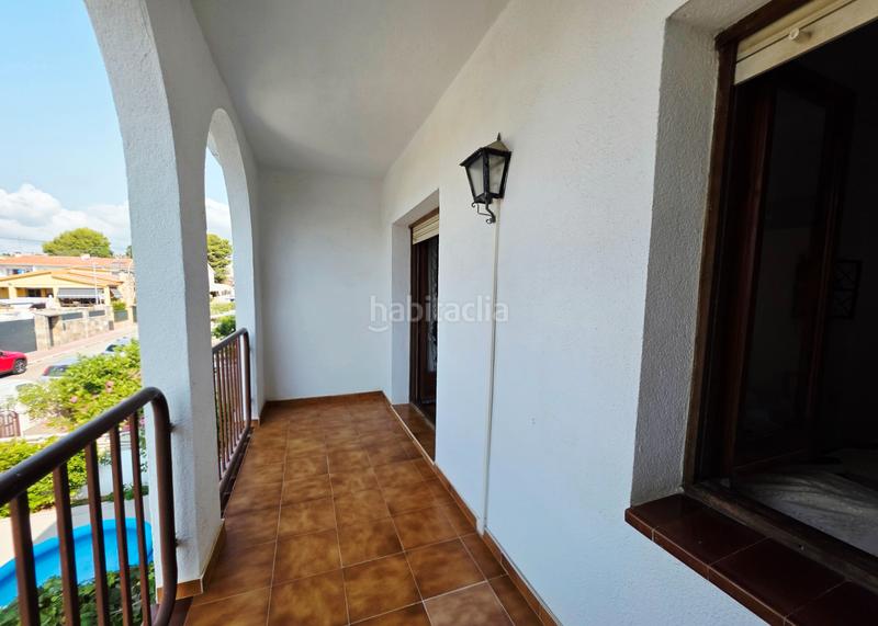 Foto 749d7e3c-96b4-4ab3-84dc-824e692bdd1c. Casa adossada amb xemeneia aparcament a Coma-ruga platja Coma-ruga