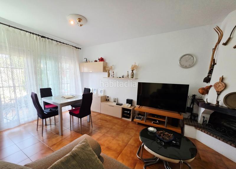 Foto 7aa0ef84-37e5-4292-85e5-713aa66cff4b. Casa adossada amb xemeneia aparcament a Coma-ruga platja Coma-ruga