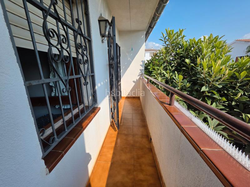 Foto 83e826af-947d-43cd-bc82-70c0df9337a1. Casa adossada amb xemeneia aparcament a Coma-ruga platja Coma-ruga