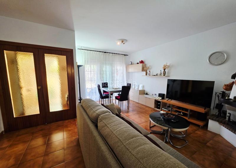 Foto 8e0ec0bf-72f2-496d-b674-150904daeab6. Casa adossada amb xemeneia aparcament a Coma-ruga platja Coma-ruga