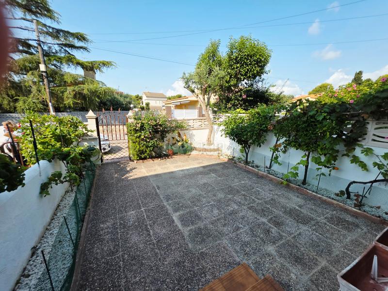 Foto 91f547e1-6043-4214-b19e-465f193438a3. Casa adossada amb xemeneia aparcament a Coma-ruga platja Coma-ruga