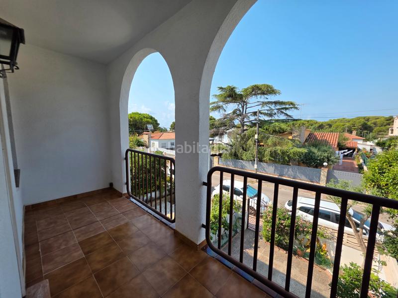 Foto a2536f95-4fa8-49c5-be70-3ca7b65d4fe0. Casa adossada amb xemeneia aparcament a Coma-ruga platja Coma-ruga