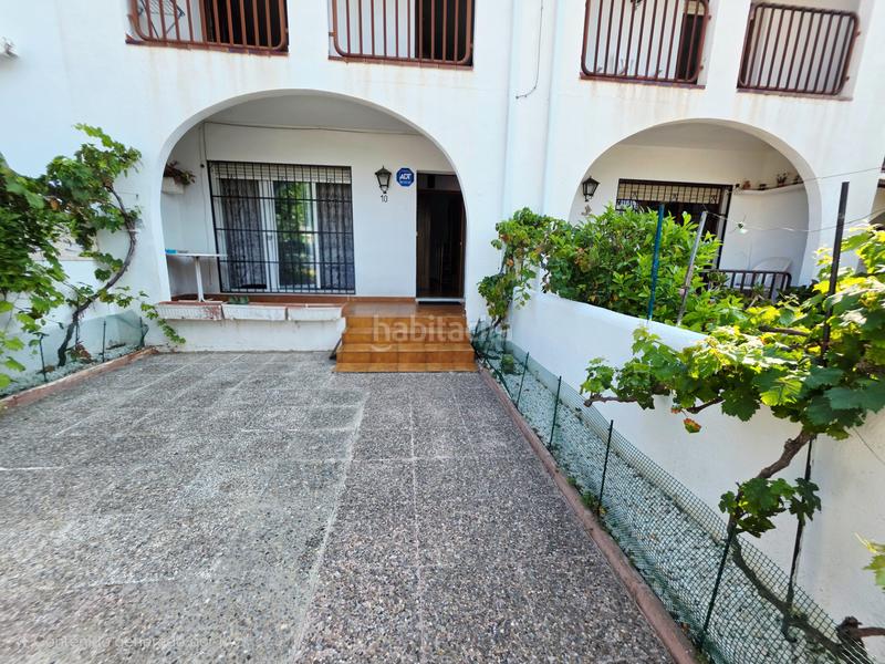 Foto a647a661-bac0-4d1c-91bc-0a08975fc322. Casa adossada amb xemeneia aparcament a Coma-ruga platja Coma-ruga