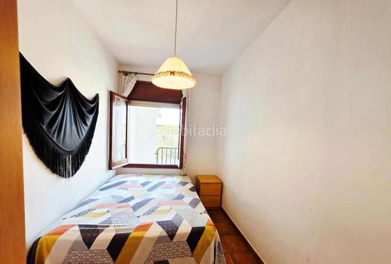 Foto aa18da89-12b1-4d11-82f8-7b5c964dfe09. Casa adossada amb xemeneia aparcament a Coma-ruga platja Coma-ruga