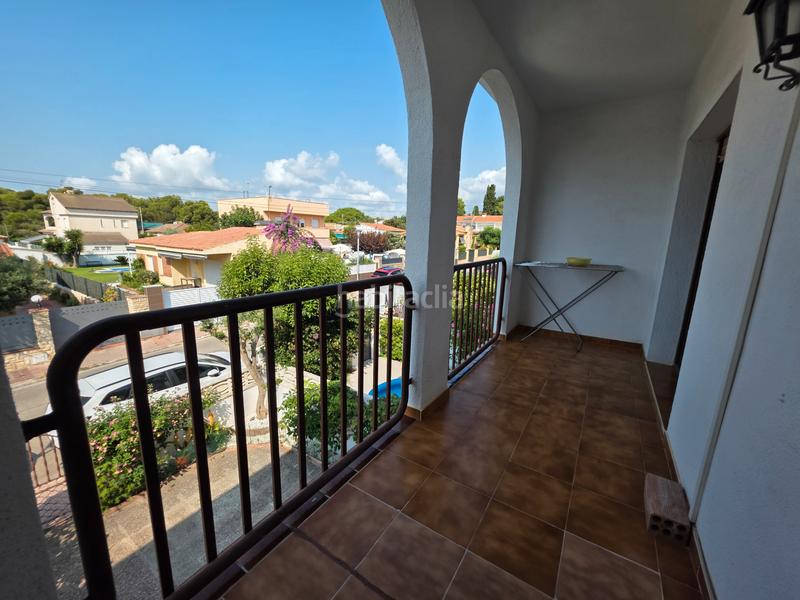 Foto b3c5b0b6-e1bc-4f82-9ac3-f4eb8c2b4592. Casa adossada amb xemeneia aparcament a Coma-ruga platja Coma-ruga