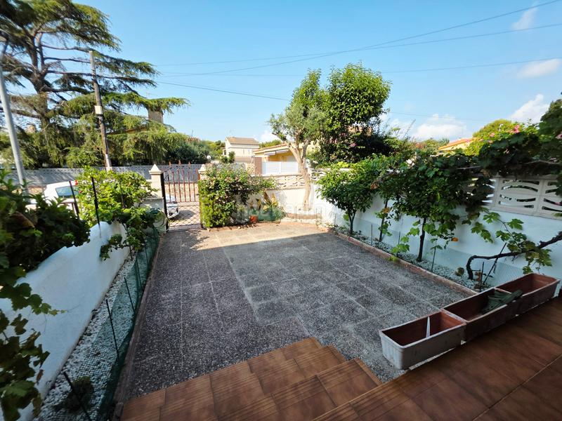 Foto c1d44d86-2b26-432e-b125-fcbba7abc212. Casa adossada amb xemeneia aparcament a Coma-ruga platja Coma-ruga