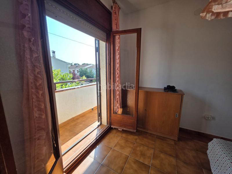 Foto e6a275c2-a3c6-45ad-877c-632e1925811a. Casa adossada amb xemeneia aparcament a Coma-ruga platja Coma-ruga