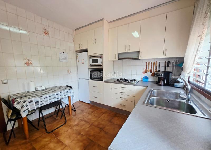 Foto eb19e399-3b0d-49f4-8d6e-392e1c7ebd2d. Casa adossada amb xemeneia aparcament a Coma-ruga platja Coma-ruga