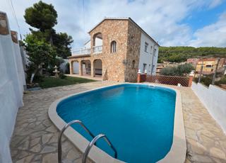 Xalet  Carrer lleó. Espectacular chalet con dos viviendas independientes, piscina y