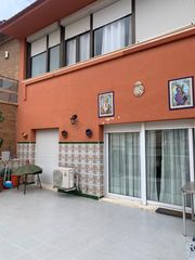 Casa pareada  Carrer de santa victòria. Casa pareada con 5 habitaciones con parking y aire acondicionado