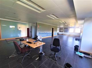 Bureau à El Tardón - El Carmen. Oficina de 402 metros cuadrados en los remedios. lista para entr