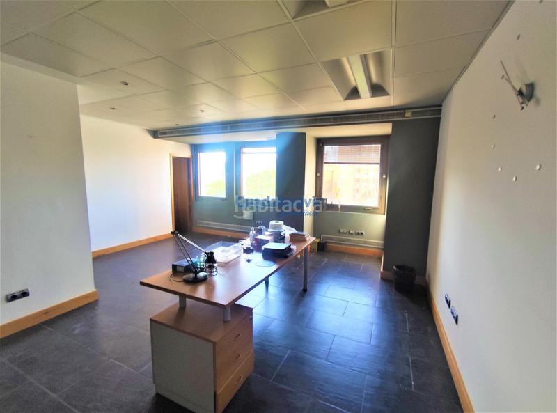 Foto 4a5e4c38-fcf9-4dc3-a32a-fb1692fea032. Büro mit heizung parking in El Tardón - El Carmen Sevilla