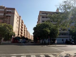Parking voiture à La Buhaira. Amplia plaza de aparcamiento en viapol