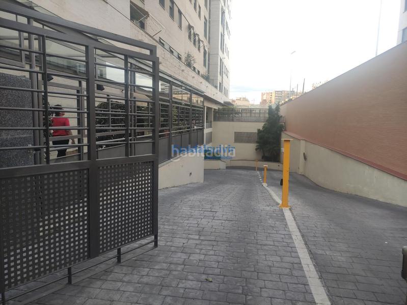 Foto 14824de2-ccea-4318-a995-14eb34edb975. Aparcament cotxe a La Buhaira Sevilla