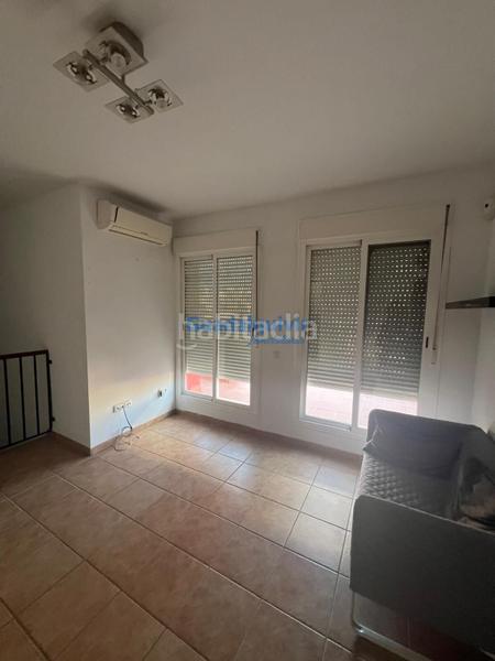 Foto 04ace2dc-b8ec-4d7f-a3e4-573e76911832. Alquiler casa adosada  semi amueblada de esquina con 4 dormitorios y patio, con zonas comunes con piscina en Dos Hermanas